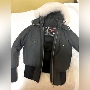 Authentic woman’s Moose Knuckles bomber jacket - size small in gray